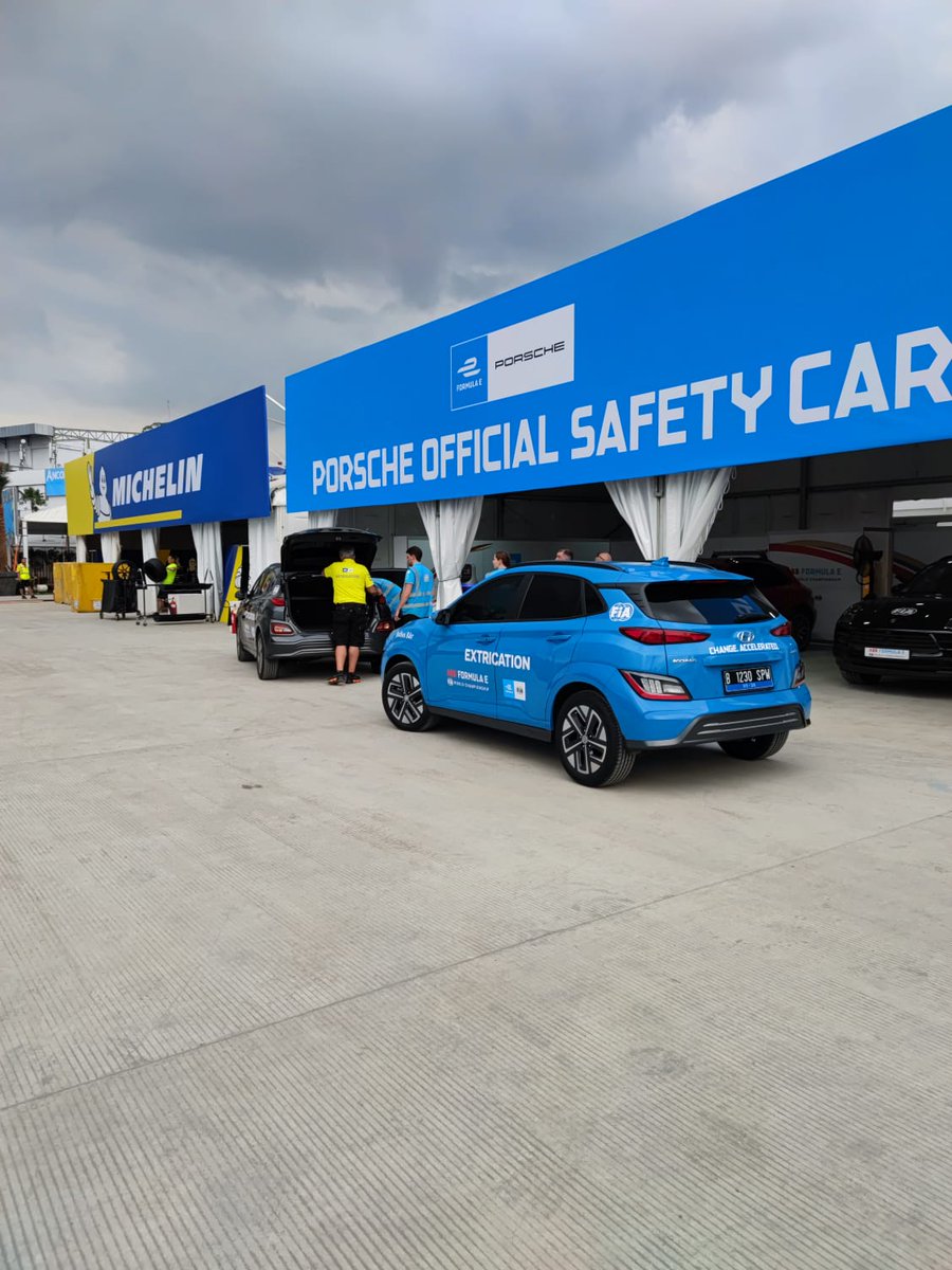 Gasabar deh nih keseruan nya gimana acara Event Formula E, denger-denger juga bakalan ada stand makanan gitu. Duh ga sabar deh jadinya nunggu keseruaan nya.

#FormulaEwithIOH5G #JakartaEPrix