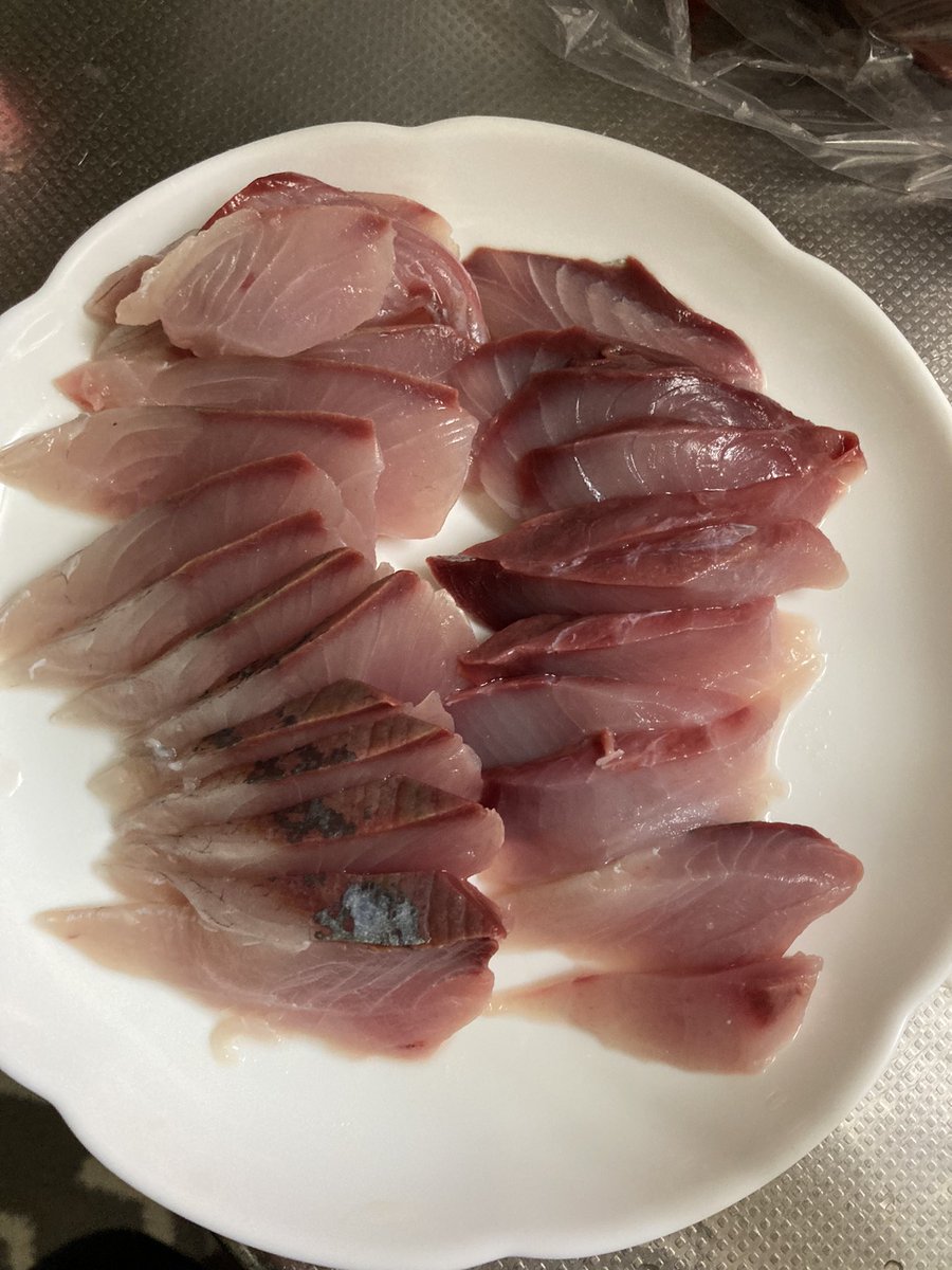 rickey1820's tweet photo. 最近ハマったこと。

魚捌くの楽しい🐟🐟 https://t.co/1kdG44vUrc