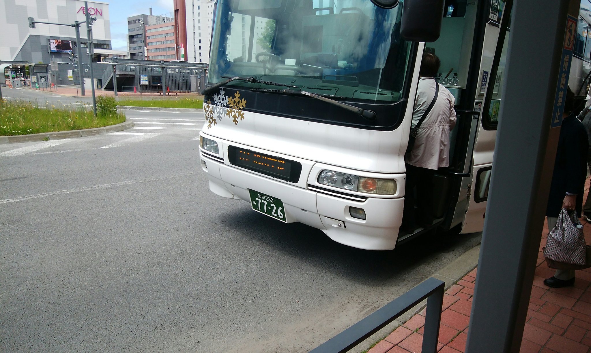 沿岸バス ぐるっと北海道割2期 12 31まで 画像 旭川電気軌道さんの旭川空港連絡バス 飛行機に乗らないけど空港に行く人が数名 実は 飛行機の着陸を間近で見られるのです 沿岸バス T Co Avzgibfaya Twitter