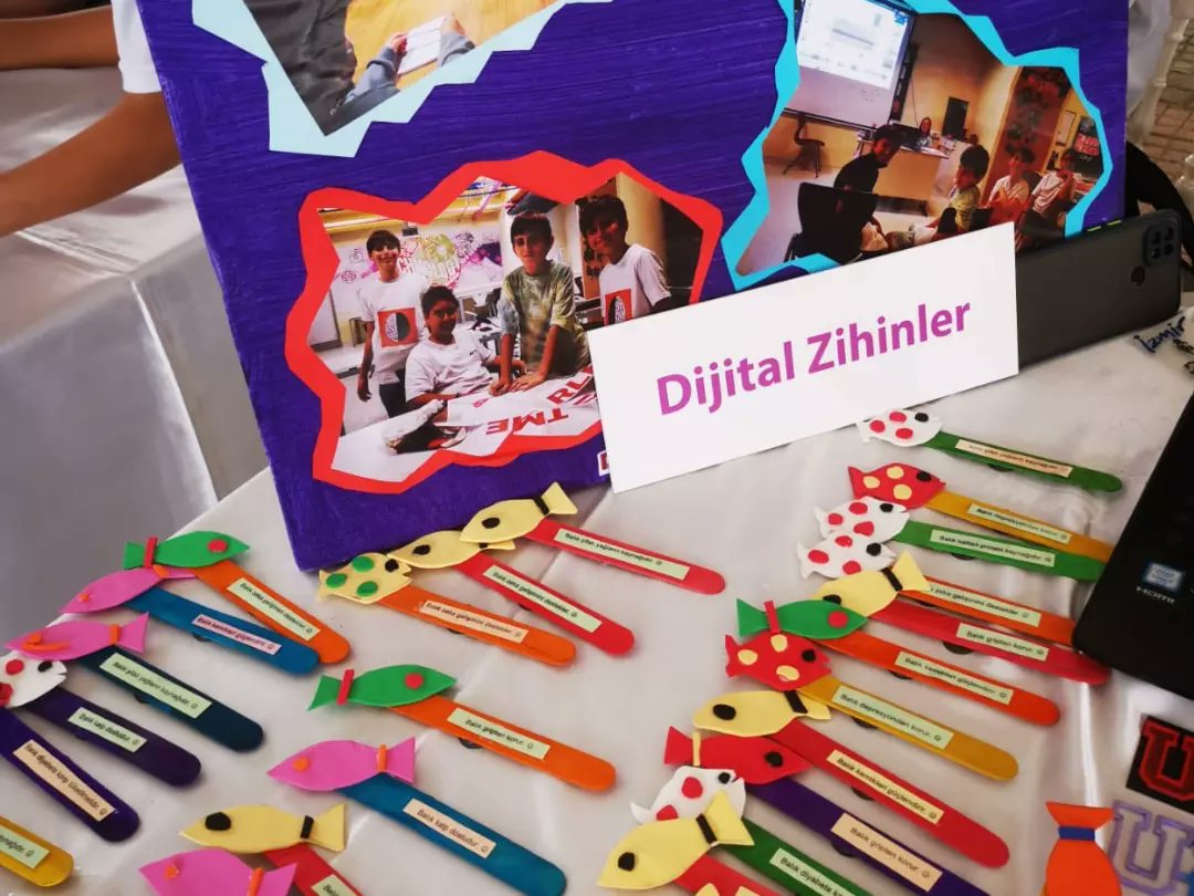 UOGaziemir's tweet photo. #dijitalzihinler ve #nani grubumuzun Bahçeşehir Future Kampüste gerçekleşen #UMakerFest heyecanı başladı. 😍🥰🏃♂️
Öğrencilerimize başarılar diliyoruz. 🙏🤖🥰
#UğurluOlmak https://t.co/WMCIfcwyBY