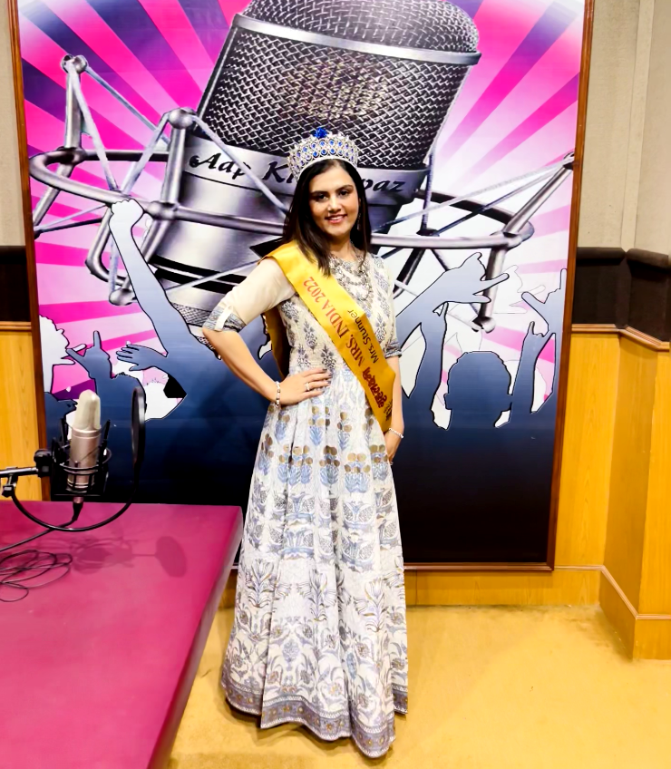 DrPujaDewan's tweet photo. With RJ Geet at Radio Noida in Film City at Sector 16 Noida. Recording for the show Ek Mulaqaat. 23.05.2022
#DrPujaDewan #RadioNoida #RJGeet #Noida #india #DrPujaDewan #PujaDewan #mrsindia2022 #mrsindia2022finalist #mrsindia2022finalists https://t.co/zTJB6Q2Hyl