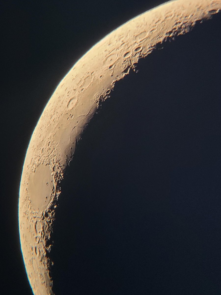 AstrophotoRocks's tweet photo. Crescent moon [by tcook91]
  
 #astronomy #astrophotography https://t.co/HASj4tx1Gl