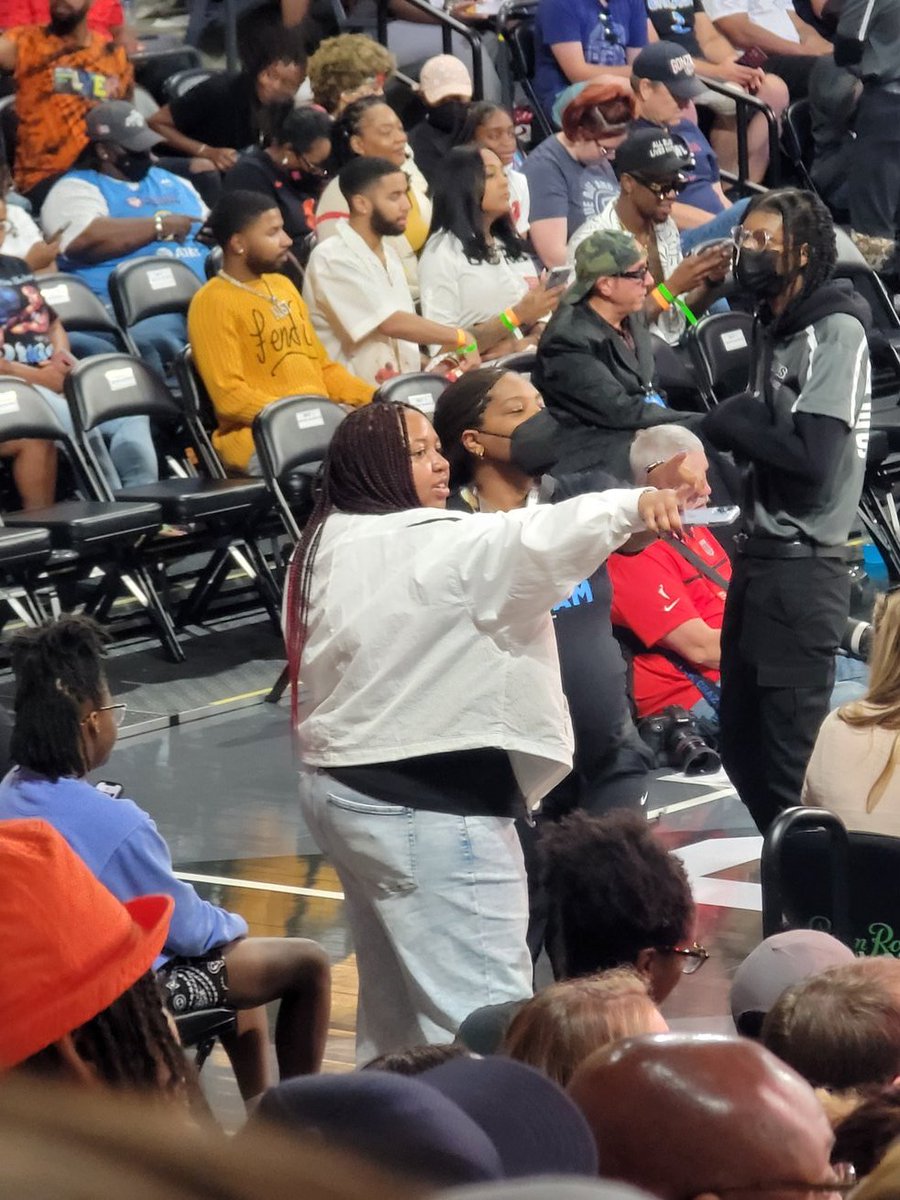 @BlkWomenPhoto 's finest..... @allieUshoot and @pollyirungu  We  👀 you Allie!! #WNBA #BlackWomenPhotographers