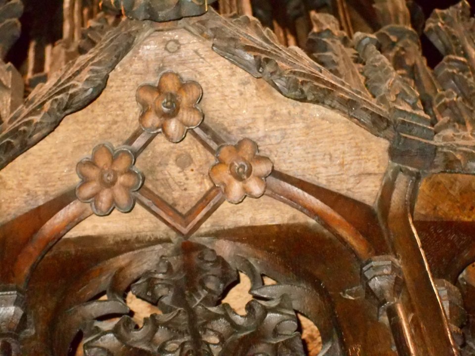 SarahBlick3's tweet photo. #FontsOnFriday Twin C16 #FontCovers Bradford Cathedral &amp; Halifax Minster. Halifax retains more original details. Both over-the-top elaborate tracery, nodding ogees, intricate foliage, &amp; more. https://t.co/WIX2kRwf5y