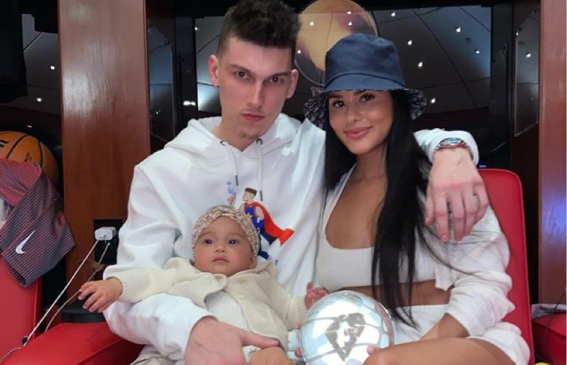 mevvybear's tweet image. Looks like Tyler Herro cheated on his girlfriend and baby mama Katya 🫢