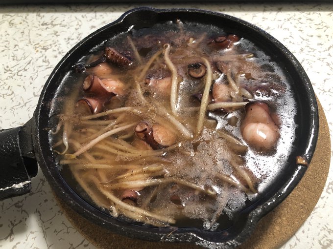 タコともやしのアヒージョ 