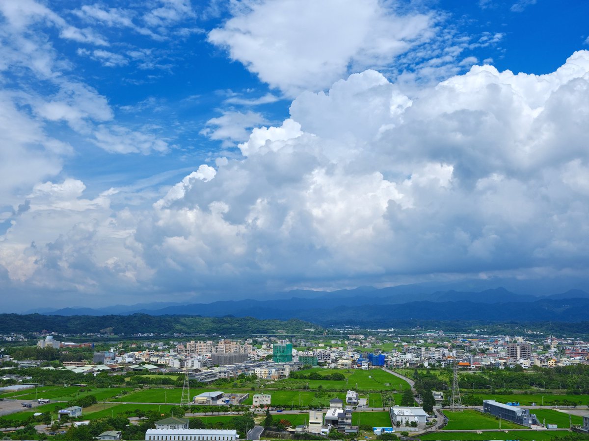 Libra7855's tweet photo. 公司所看到的夏日午後風景
The landscape of summer's afternoon which seeing from my company.

 #Taiwan #台灣 #攝影 #photography #風景攝影 #landscapephotography #雲 #cloud #山 #mountains #fujifilm #GFX #GFX50SII #3570mm https://t.co/a9fm7eVdTl