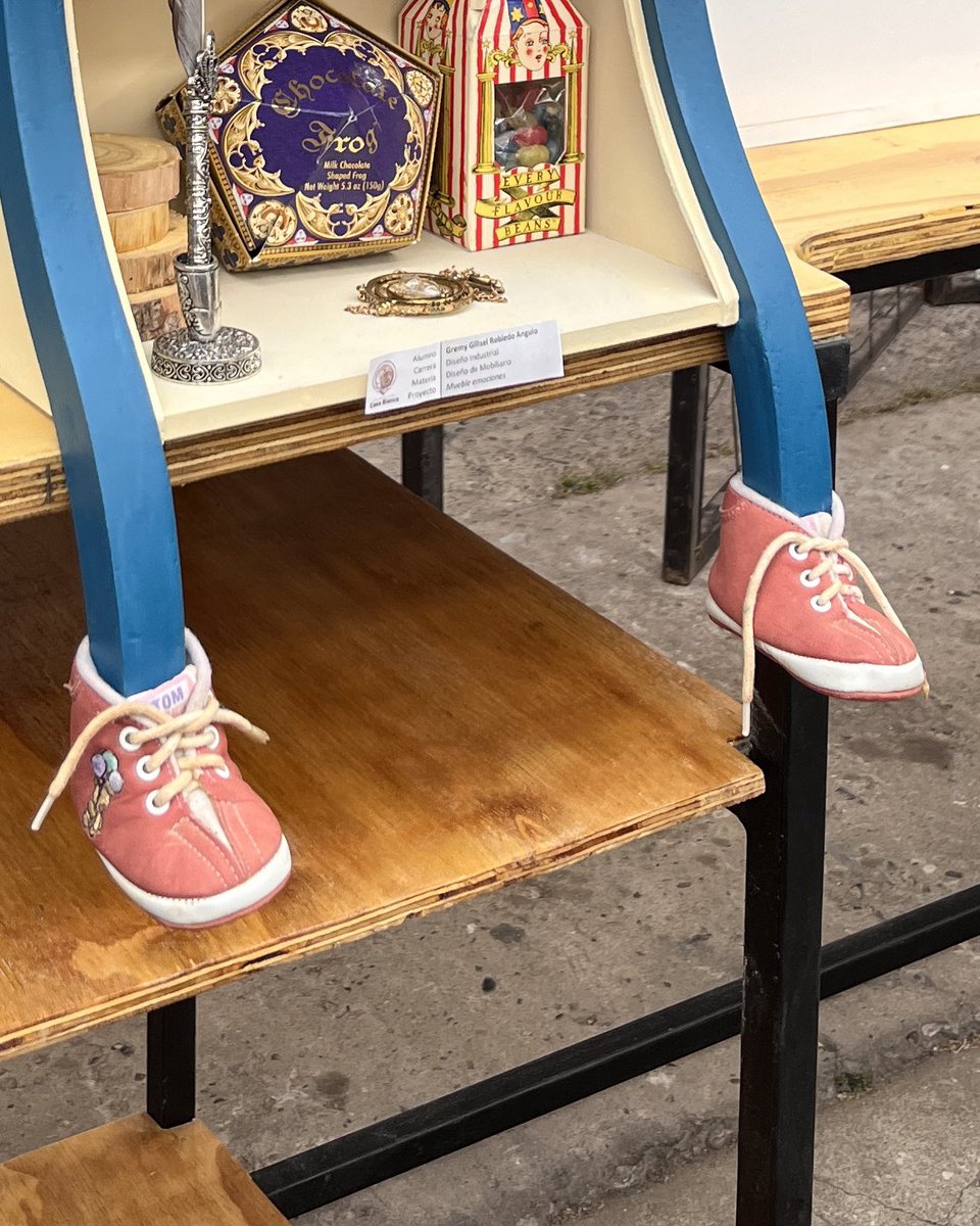 GremyRa's tweet image. mi proyecto semestral fue hacer un mueble que transmitiera como me siento