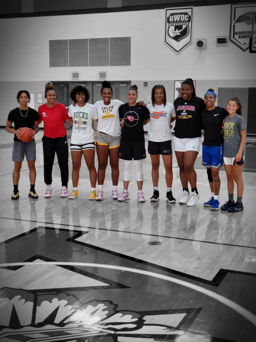 Big thanks to these awesome young ladies that came out to open gym today. Our players love getting to run with our alumn and learn from them 🚂 @LovieMalone30 @DesBo_33 @mayadunson @ma_kaylia8 @dcamp_6 @jacbronaugh