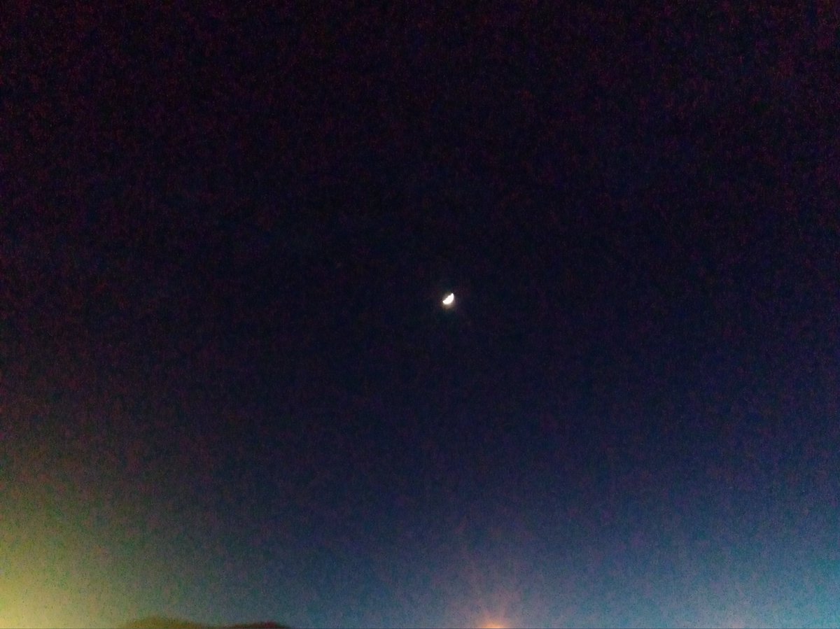 Heyoka27's tweet photo. #HOLOGRAPHICMOON OUT TONIGHT #LORDORIONTHEMATTAHEYOKÅ #HØNEYBUNNY I CALL #ORIONDAYZ #דָּןיָדִיןᶘᵒᴥᵒᶅ https://t.co/Qi4cb1JRbo