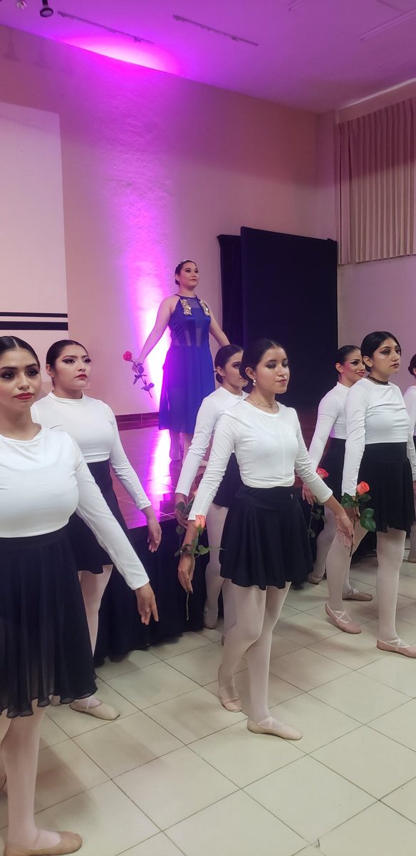 PrepaUnoUady's tweet photo. Presentación de  las selecciones de #Ballet y #GimnasiaRitmica en el marco de la #JornadaCultural2022 #PrepaUno #UADY https://t.co/CEgqyPL4o2