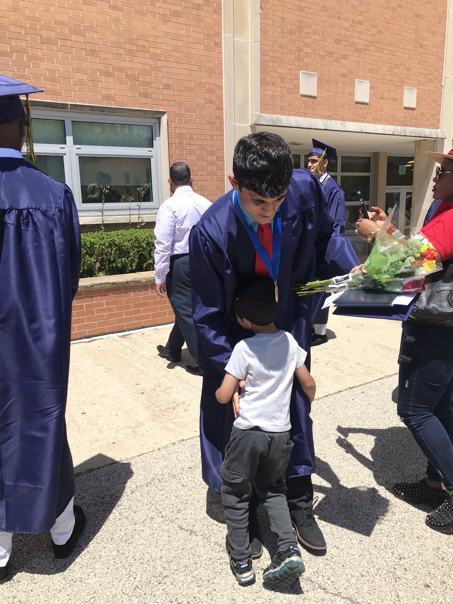 ZachyQ's tweet photo. Graduated high school today. Ready to move forward and work for what I want in life. https://t.co/OebSpREXke