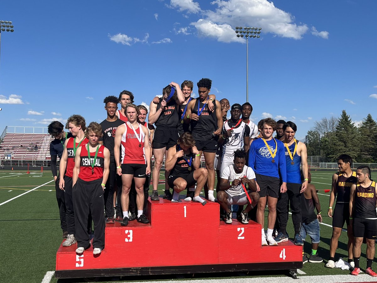 CoachDieds's tweet photo. Congrats to Jessie Hawkins, AJ Burns, Shadrack Omafuaire AND Abraham Akinbobola on a 2nd place finish in the 4x200 and a trip to state! https://t.co/KrBdSSAbcr