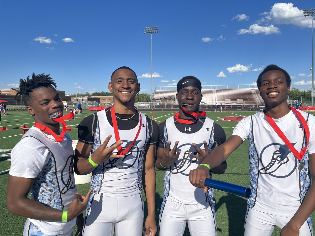 CoachDieds's tweet photo. Congrats to Jessie Hawkins, AJ Burns, Shadrack Omafuaire AND Abraham Akinbobola on a 2nd place finish in the 4x200 and a trip to state! https://t.co/KrBdSSAbcr