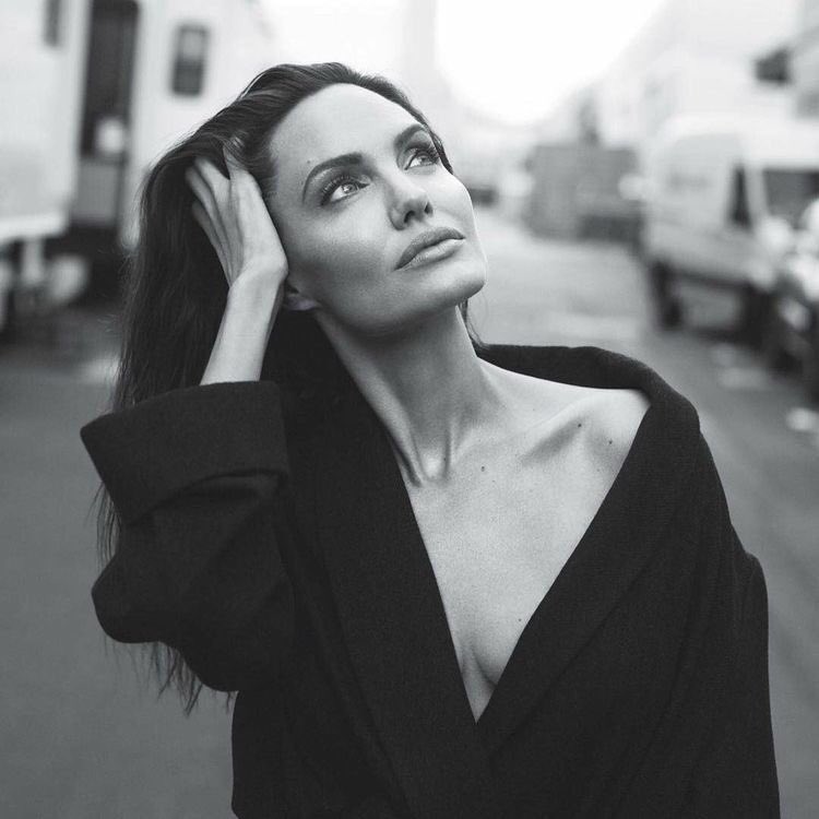 Happy 47th Birthday to this selfless queen Angelina Jolie 