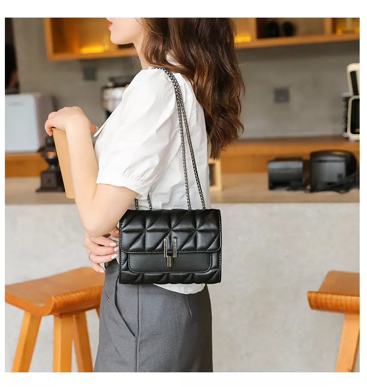 capslockclothes's tweet photo. https://t.co/PEp2h4gjTC
#bags #handbag #black #chain https://t.co/r5jfvpJDvb