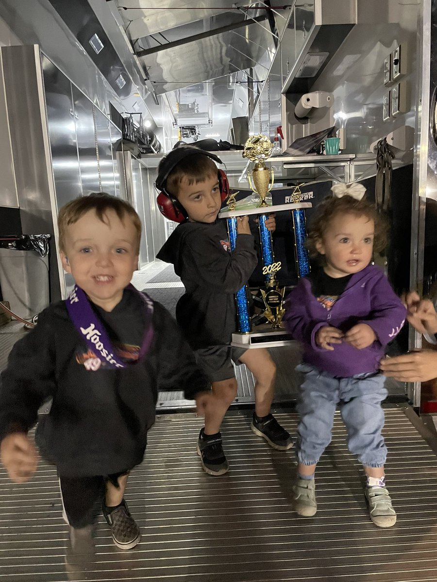 JSRACING49's tweet photo. Picked up the FEATURE WIN at @racelcs with the @SprintInvaders tonight and we have some VERY EXCITED kiddos! 🏁🏁🏁 #godaddygo https://t.co/lPFZxCefTo
