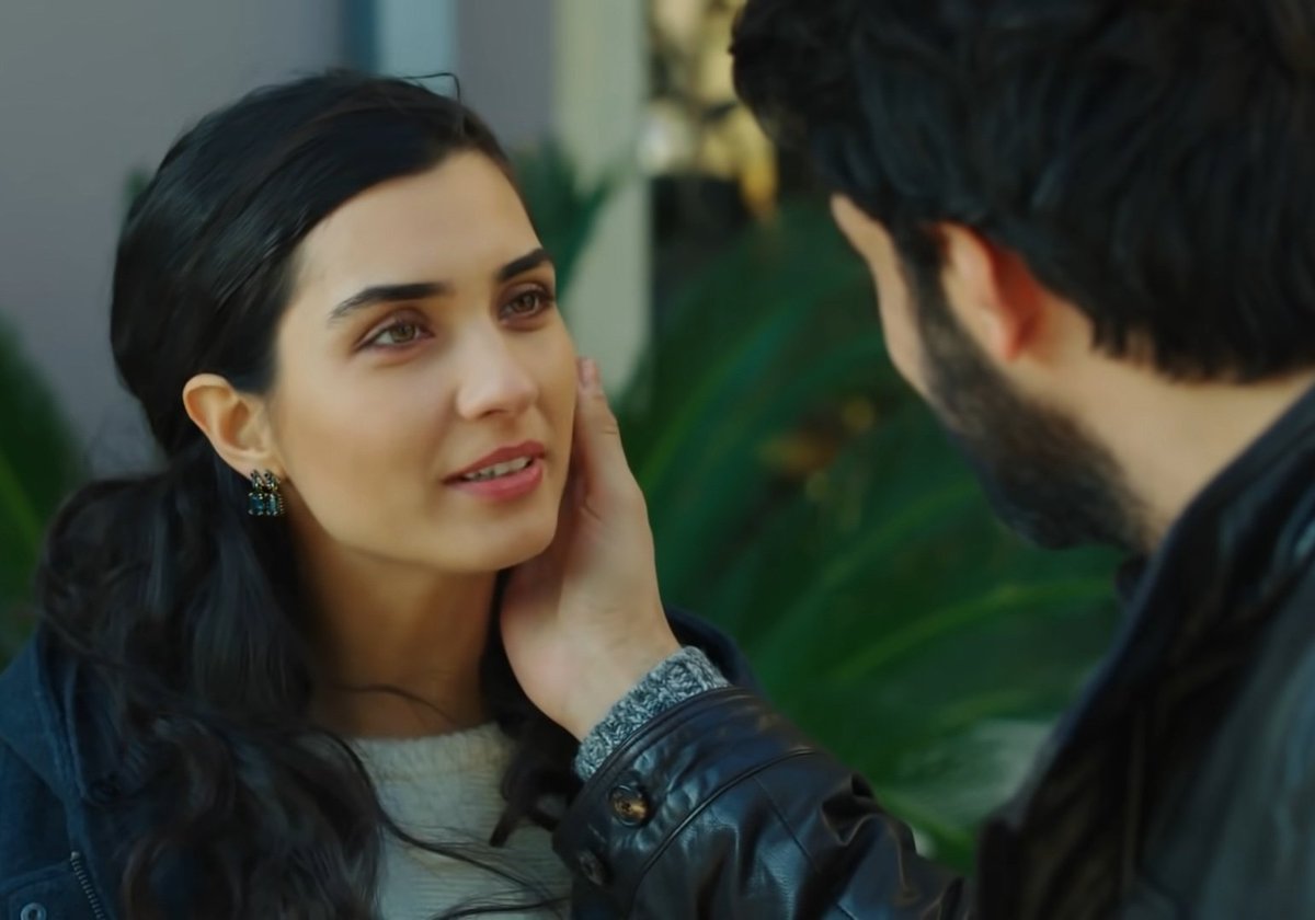 WorldTuba's tweet photo. ☆꧁ Elif ❤ Ömer꧂☆
@TubaBustun
#TubaBüyüküstün #tubabuyukustunfans #tubabüyükustün🌍 #Elif #Ömer #EnginAkyürek #SancarveMavi #startv #signorina #komissario #beautifulTuba #whateveryoudodoitwithlove #frommetoyou #freetimefuntime #KaraParaAşk  #tvseries #turkishdizi #dizi https://t.co/jgMO4s6dyv