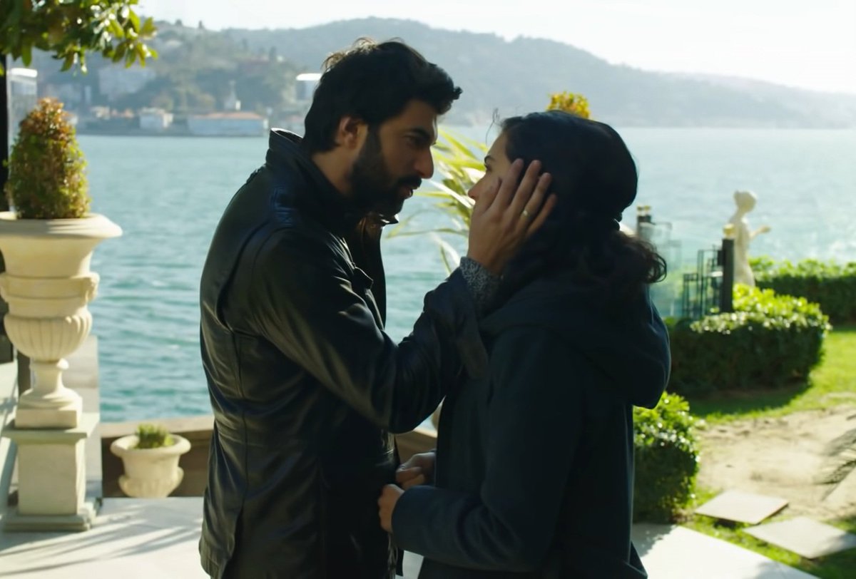 WorldTuba's tweet photo. ☆꧁ Elif ❤ Ömer꧂☆
@TubaBustun
#TubaBüyüküstün #tubabuyukustunfans #tubabüyükustün🌍 #Elif #Ömer #EnginAkyürek #SancarveMavi #startv #signorina #komissario #beautifulTuba #whateveryoudodoitwithlove #frommetoyou #freetimefuntime #KaraParaAşk  #tvseries #turkishdizi #dizi https://t.co/jgMO4s6dyv