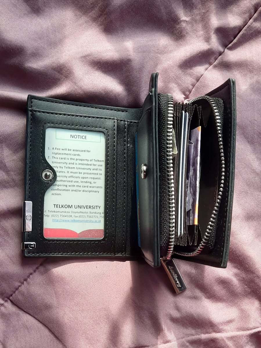 lavviolla's tweet photo. ✨dompet lipat, salah satu best purchase aku. Ga kegedean, ga kekecilan juga, pas bgt di tangan. Modelnya simpel tapi elegan. Ada tempat koin yg bisa dijadiin slot kartu, ada slot uang kertas juga. Unisex, bisa dipake cowo/cewe. Bahan tebal premium👍
🍊 https://t.co/0ZwNiIan7W https://t.co/Ab2BoINpic