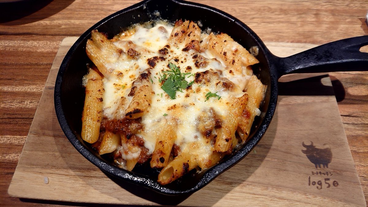 MiiC4NDDNYgUtl8's tweet image. 同じ系列でもアホ店員と違って、めちゃくちゃ丁寧で笑顔で好感度高い。採用基準全く違うな。ここまで差が出るか。同じ会社なんやから社員教育をこちらに合わせなさい。今日は素晴らしい接客でした。ありがとうございます。でもこっそりタッパでステーキは持帰りました。#log50 #テンアライド #株主優待