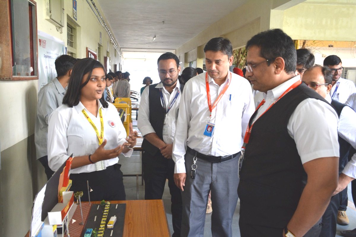 SAGE_INDORE's tweet photo. #DepartmentOfCivilEngineering #SAGEUniversity organised Poster and Model Making #Competition on the Theme #EnvironmentalProtection
Students showcased there talents in spreading message for a healthy Environment. The event was conducted in Association with #IGBC and #IEDC cell. https://t.co/INHT9yAPeT