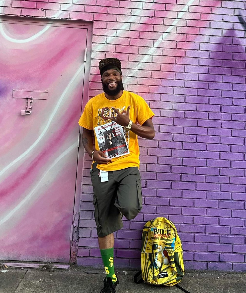 hotxx_magazine's tweet photo. #HotxxMagazineLLC #UndergroundNoise Issue19 @andersonkaleeq out with his #Issue19 magazine!!! We lit!! Cop yall issue today!!!!!
#Issue19 #UndergroundNoiseMagazine #Independent #NewProjects #undergroundnoisemagazine #Music #upcomingmusicartist #HotxxMagazine https://t.co/r5C94HmSe2