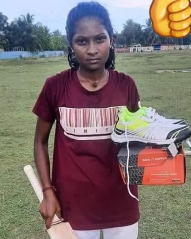 BuviniL's tweet photo. A player has been selected for the Under 19 National #Cricket Team from the Kilinochchi District.

Sathasivam Kalaiyarasi is a student of St. Teresa's College, Kilinochchi.

#srilanka #colombo https://t.co/EV9kHsgzm2