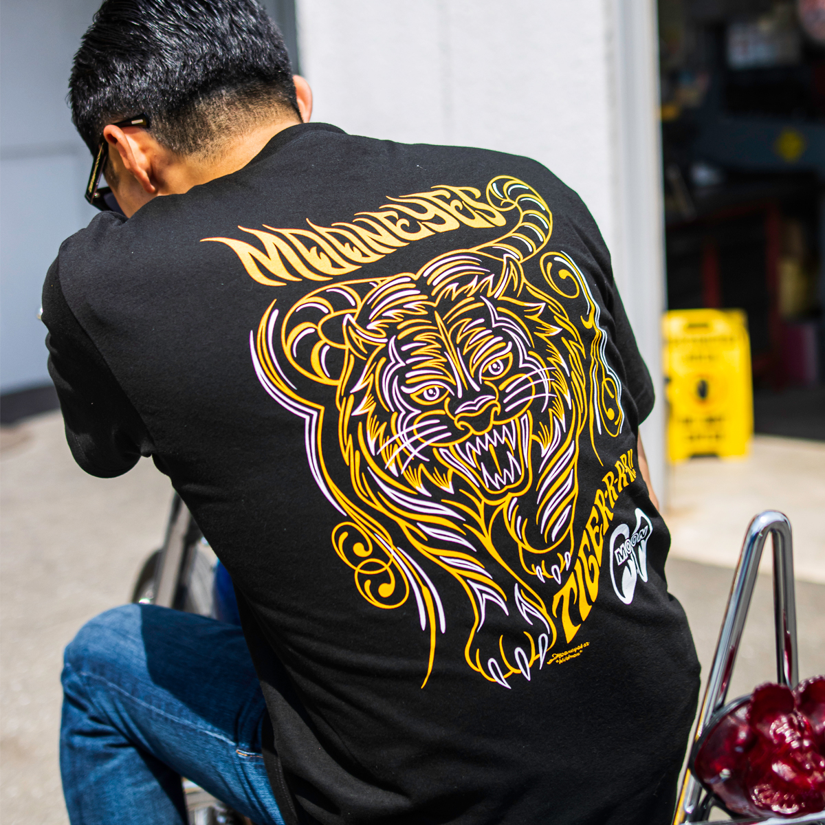 M00NEYES's tweet photo. 【Online Shop Limited】
MOONEYES Pinstripe Tiger T-shirt

TIGERRRR!!
Online store limited TIGERRRR!! design t-shirt by Wildman.

The wild tiger is designed with Wildman's detailed pinstripe, and it is largely printed on the back.

Pre-Order Now!!
https://t.co/XqEETGXgAI https://t.co/f6Rq0Dp19Z