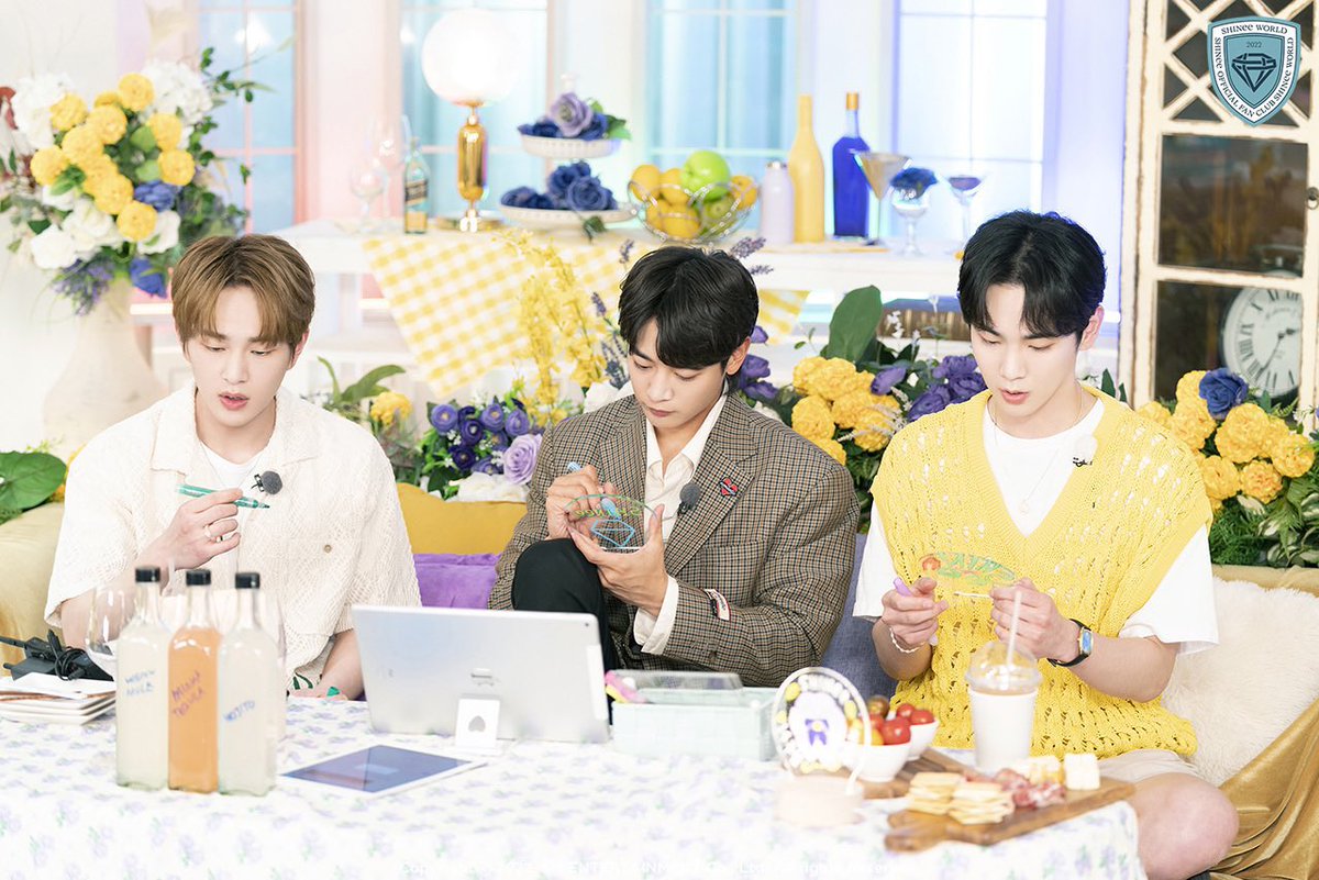 AllAbtChoiMinho's tweet photo. 220603. <SHINee 14th Debut Anniversary>

| L**n Update |

SHINee Online Party ☆ SHINee DAY 📷

#SHINee #샤이니 
#14thSHINeeDay 
#14th_Debut_Anniversary https://t.co/gss7W51ir7