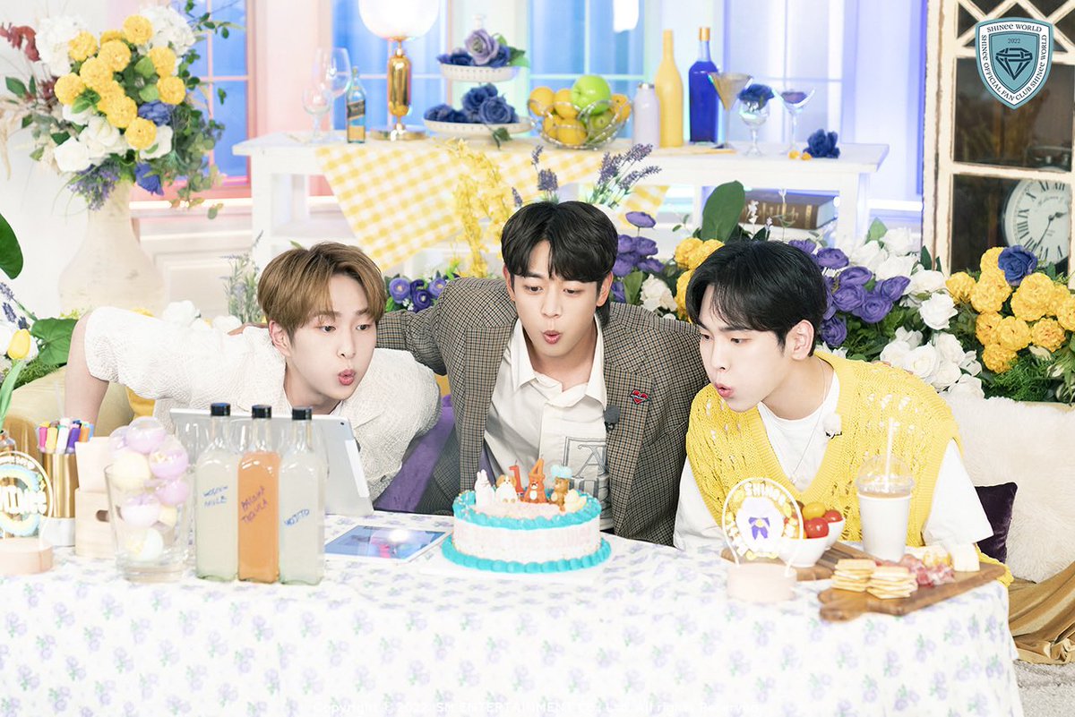 AllAbtChoiMinho's tweet photo. 220603. <SHINee 14th Debut Anniversary>

| L**n Update |

SHINee Online Party ☆ SHINee DAY 📷

#SHINee #샤이니 
#14thSHINeeDay 
#14th_Debut_Anniversary https://t.co/gss7W51ir7