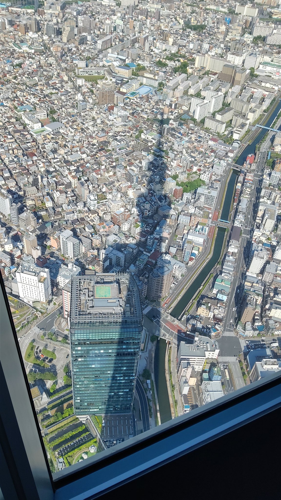 Kcc Rt Chino Y スカイツリーの上からスカイツリーの影を見た T Co 196zkoacmr Twitter