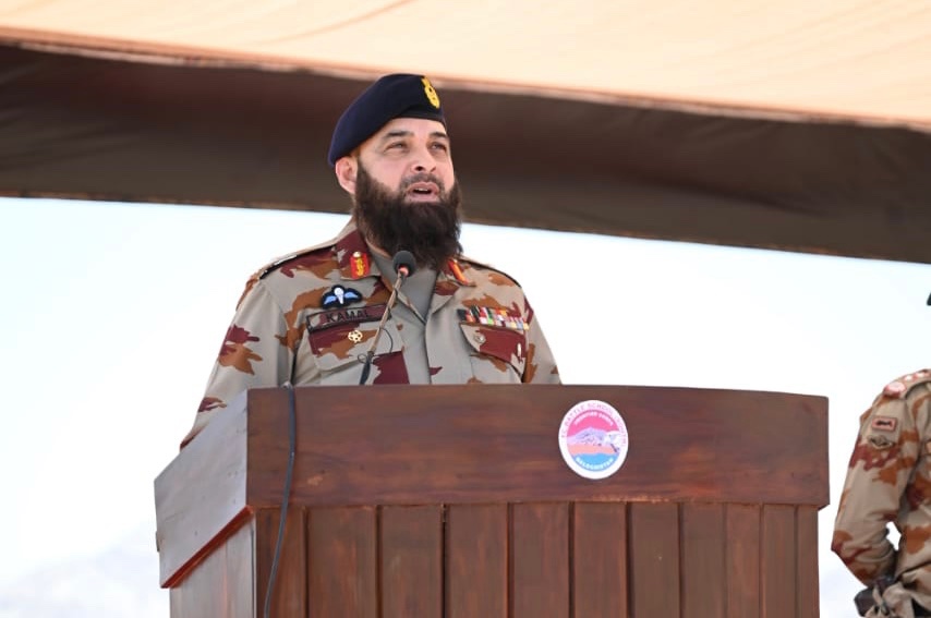 PakistanFauj's tweet photo. Passing out parade of Frontier Corps (FC) Balochistan (South) Special Operations Force (SOF) took place at #FC #Balochistan training centre Khuzdar

IGFC Balochistan (South), Major General Kamal Anwar Chaudhry was the chief guest on the occasion.

#PakistanArmy #SSG #CPEC #ISPR https://t.co/GNqlfrSB9p