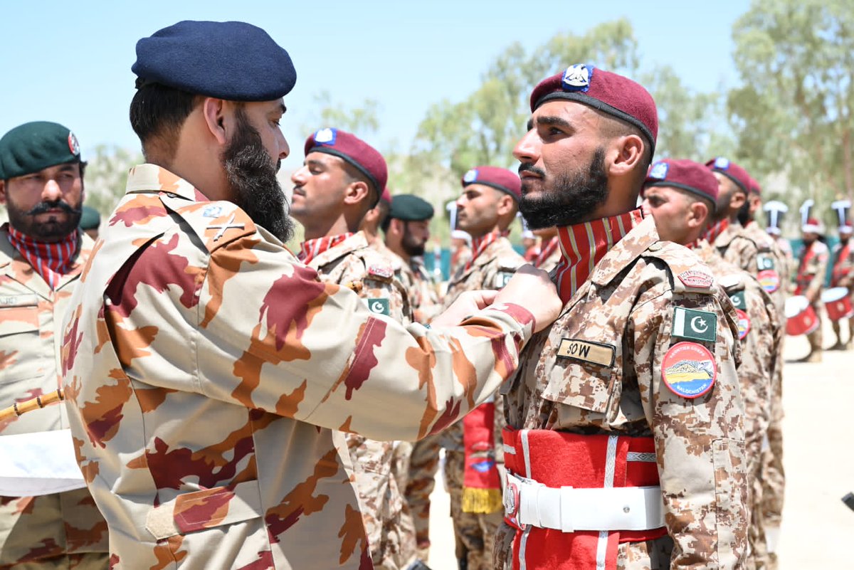 PakistanFauj's tweet photo. Passing out parade of Frontier Corps (FC) Balochistan (South) Special Operations Force (SOF) took place at #FC #Balochistan training centre Khuzdar

IGFC Balochistan (South), Major General Kamal Anwar Chaudhry was the chief guest on the occasion.

#PakistanArmy #SSG #CPEC #ISPR https://t.co/GNqlfrSB9p