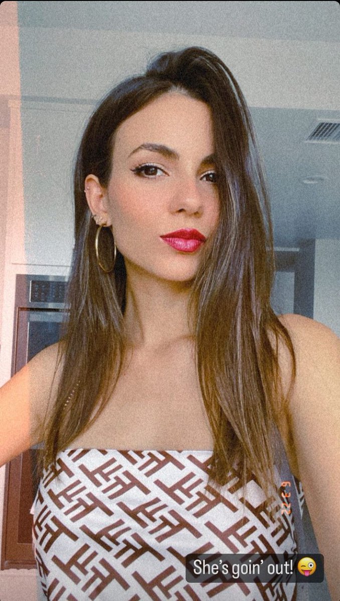 RAFAELMENDESRMS's tweet photo. Um dia me perguntaram o pq eu gosto tanto da @victoriajustice!! ❓🤔 Aí respondi: Só basta vc olhar pra ela q vc vai saber o pq eu gosto tanto dela... 🤷🏽♂️😉
Ela é muito maravilhosa!! 🥺❤️
MARAVILINDA... 😍😍😍
#victoriajustice
#linda
#lindona
#lindamulher
#lindademais https://t.co/7z2iyKvMGi