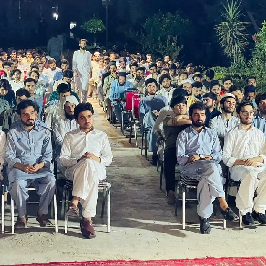 KPJamiat's tweet photo. اسلامی جمعیت طلبہ جامعہ پشاور کے تحت دو روزہ قرآن کانفرنس کا انعقاد کیا گیا۔
کانفرنس کے پہلے روز سابق VC انجنئرنگ یونیورسٹی ڈاکٹر نور محمد صاحب  دوسرے روز مولانا ڈاکٹر عطاء الرحمن صاحب  طلبہ سے مخاطب ہوئے۔ 
طلبہ نے کثیر تعداد میں شرکت کی۔
#QuranConference #KPJamiat https://t.co/SbozABYtwg