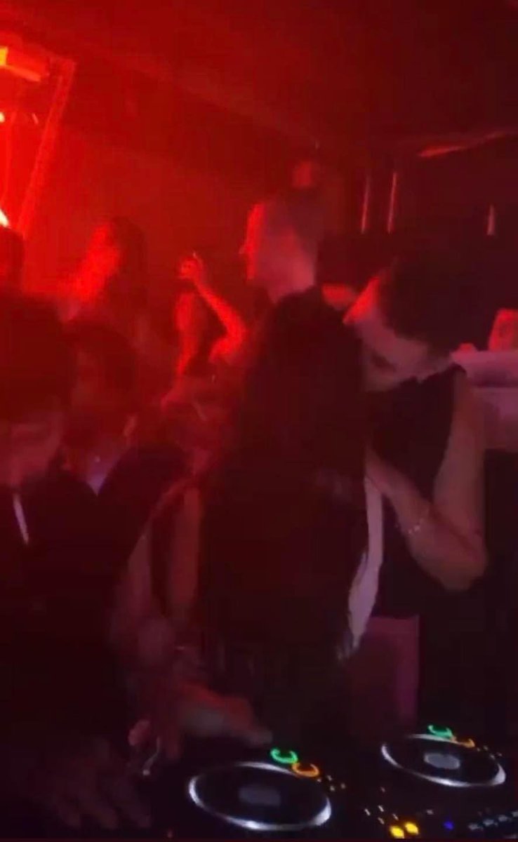 sweet_winelover's tweet photo. Arón Piper and Dua Lipa caught kissing  tonight at a nightclub. 😳😍❤️ https://t.co/gBzJHxtVMw