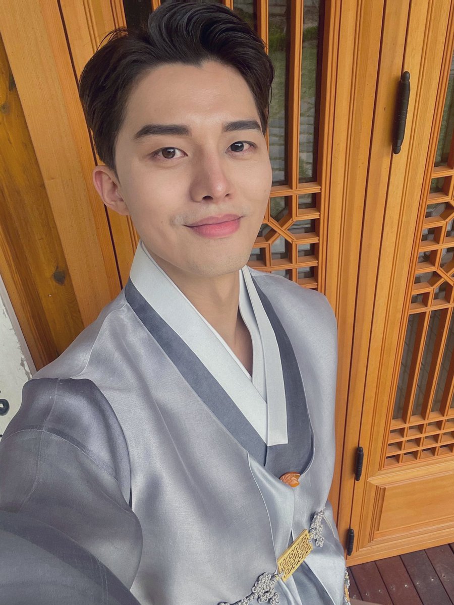 MRMR_1004's tweet photo. [SNS/TRANS] 20220430 Tey Twitter Update
Today is Young Master Han🙇🏻‍♂️
Have a nice weekend♥️
#MRMR #Tey #Jihyun
#미스터미스터 #태이 #한지현 https://t.co/zfb6cz2q4s