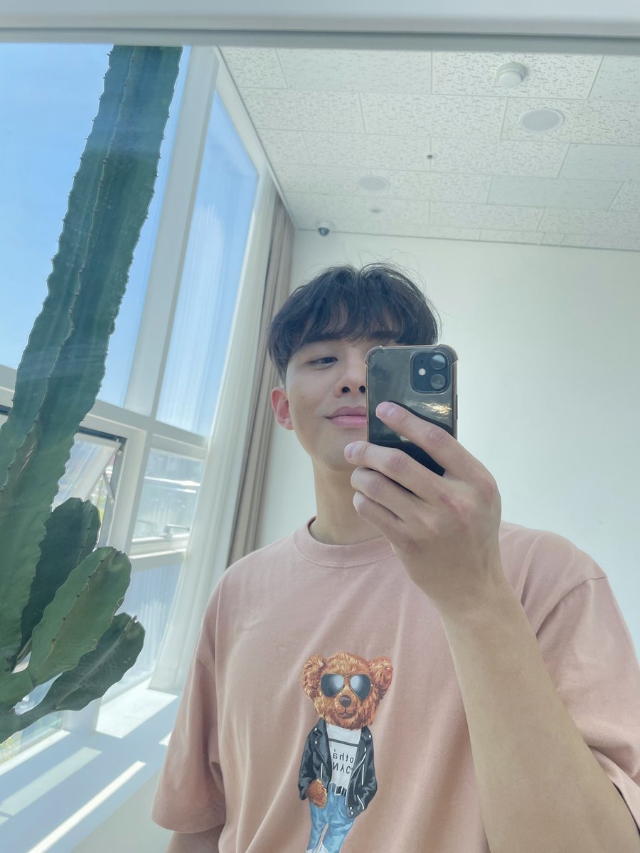 MRMR_1004's tweet photo. [SNS/TRANS] 20220505 Tey Twitter Update
Cactus friend🌵
#MRMR #Tey #Jihyun
#미스터미스터 #태이 #한지현 https://t.co/LwkqYagRm3