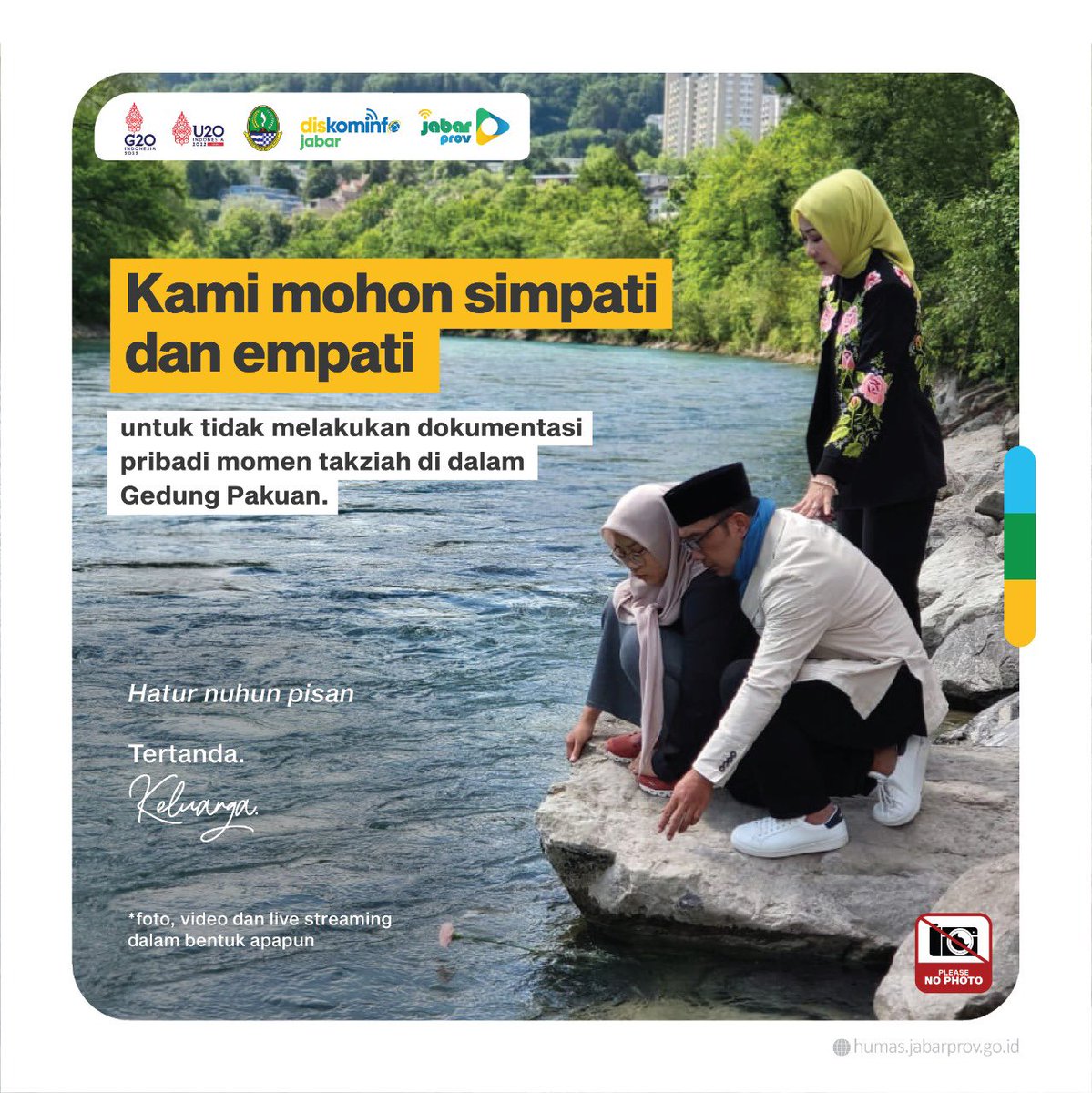 IMBAUAN!

Mohon simpati dan empati untuk tidak melakukan dokumentasi pribadi momen takziah di dalam Gedung Pakuan 🙏

Atas perhatiannya, Mimin ucapkan terima kasih 🙏

<a href="/ridwankamil/">Ridwan Kamil</a> <a href="/ata_lia/">Atalia Praratya</a>