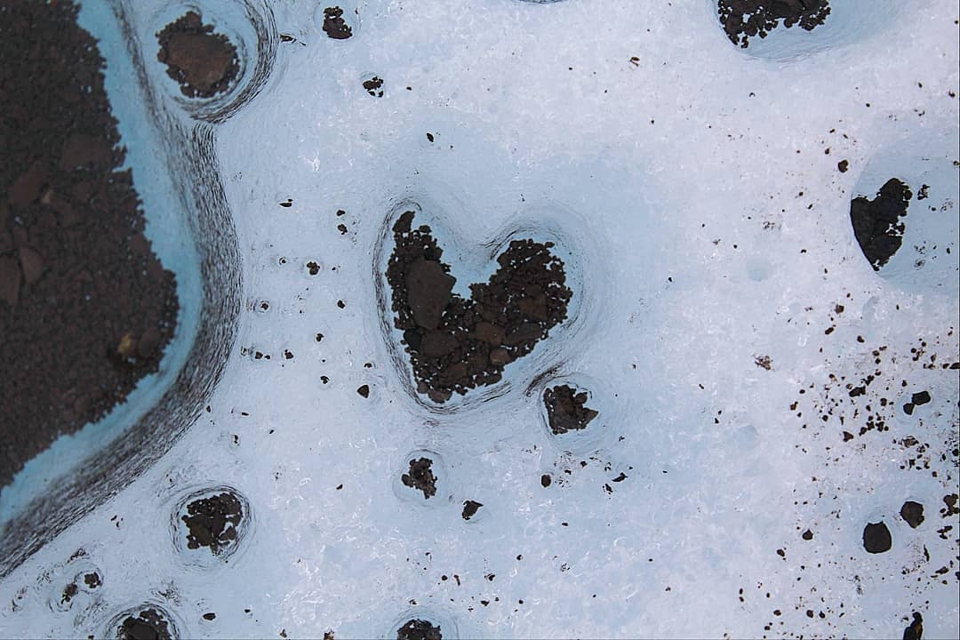HumanExploring's tweet photo. Have you ever heard of #Cryoconite?
It's a black substance combining dust blown from the deserts of Asia, fine particles of carbon (from coal-fired power plants, car exhausts, wildfires, etc), and algae.
This black Cryoconite heats up & melts Ice sheets from the inside! out. https://t.co/Xz6xwUlEU8