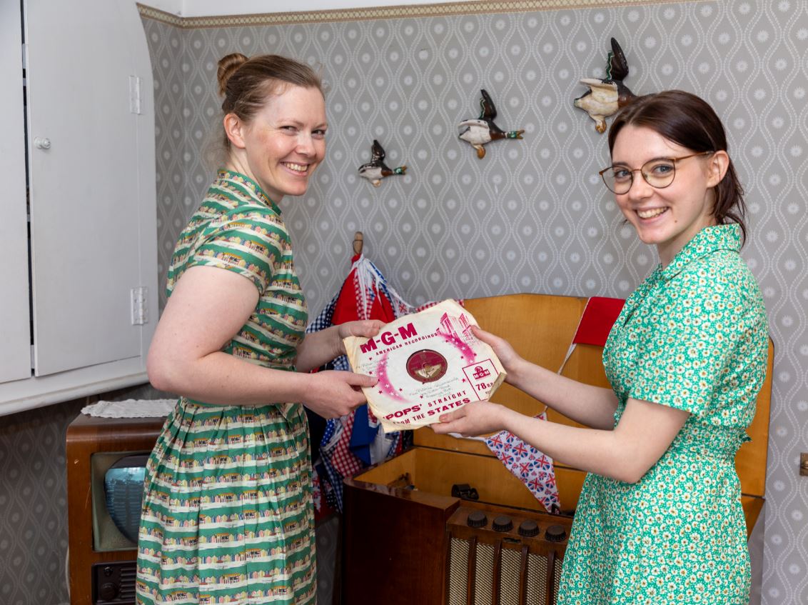 NWMuseum's tweet photo. Join us at our 1950s themed Street Party tomorrow (10am-4pm)
⏺ Sounds from the 50s with DJ 'Jiving Billy'
🎂 Party cakes and sandwiches 12-2pm
💃 50s dancers 11am-12 &amp; 2-3pm

#CanalTown #QueensJubilee #LifesBetterByWater #EllesmerePort
@EPWaterfront @eportsocial @waterwaysworld https://t.co/Fa5ABTHzCe