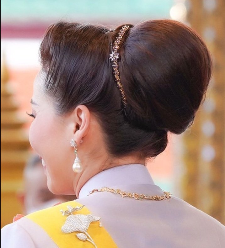 SNN1478's tweet photo. ทรงผมนางสาวไทย นางสาวเชียงใหม่ ไรงี้ 😂 https://t.co/3p3LpYGlqN