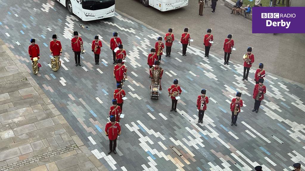 The marching band in a 7️⃣0️⃣ formation ahead of marching through the city for the Platinum Jubilee 🎺🥁

🔈 bbc.in/DerbyListenLive