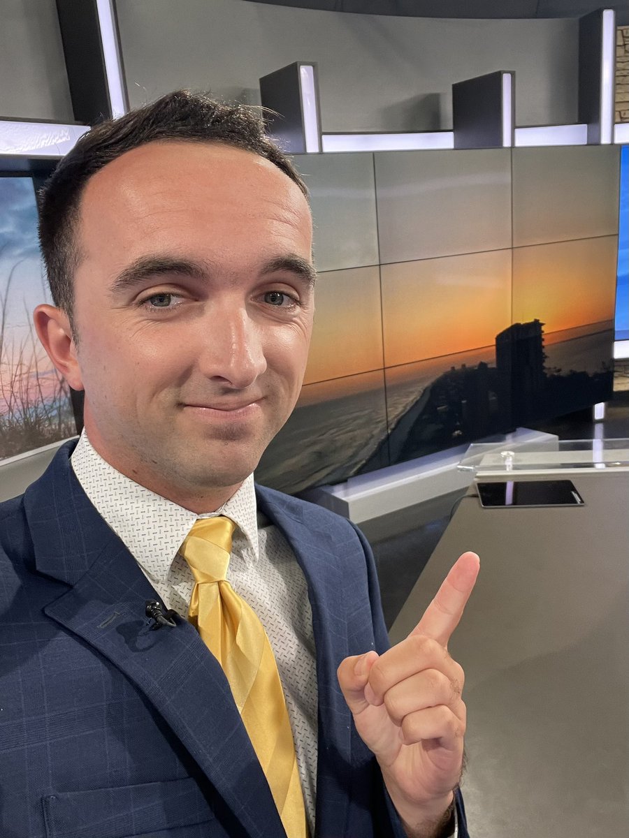 BKearneyTV's tweet photo. Good morning! We’ve got a beautiful Saturday sunrise. Join @JNeubauerWx and I at 6am. @weartv #3itm #pensacola #sunrise #SaturdayVibes #saturdaymorning https://t.co/xESyrVqoD9