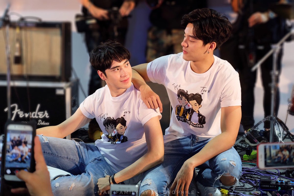 ไม่รู้ว่าวันนี้พวกเราจะรู้สึกยังไงกับตัวเองบ้าง แต่สำหรับพี่ เราเก่งมากๆเลยนะครับ ^^ พี่รับรู้ได้ถึงทุกความพยายามแล้วก็ภูมิใจมากๆกับทุกๆก้าวที่พวกเราสองคนผ่านมา ดีใจที่ได้เห็นเต้กับตี๋เติบโตขึ้นมาอย่างดีแล้วก็ได้ลองทำในหลายๆอย่างที่อยากทำ..

#จดหมายรักถึงเต้ตี๋