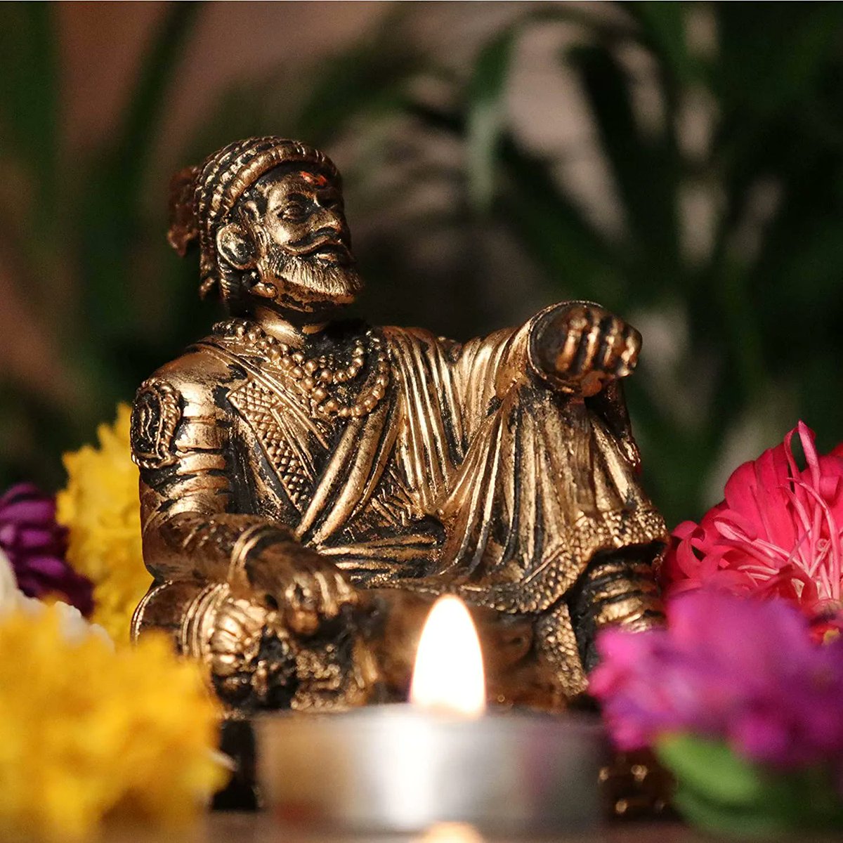 HomeDecorLo's tweet photo. "सर्वप्रथम राष्ट्र, फिर गुरु, फिर माता-पिता, फिर परमेश्वर।अतः पहले खुद को नही राष्ट्र को देखना चाहिए।" ~ छत्रपति शिवाजी महाराज

Chhatrapati Shivaji Maharaj showpieces at the best prices👉  https://t.co/sXPuBwuodi

#HomeDecorLo #HomeDecor #Shivaji https://t.co/qUTJzgwpOJ