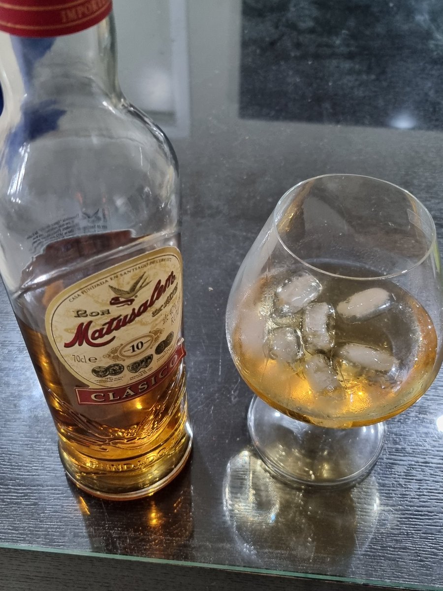 OldSkhoolGaming's tweet image. A bit of @RSprachrohr on a Saturday while the Wifey is out drinking Gin.

Couple it with some tasty Rum that coincidentally I got from @ugr666 where the even more tasty vinyl came from.

#ilovevinyl #projectessential3 #rammstein