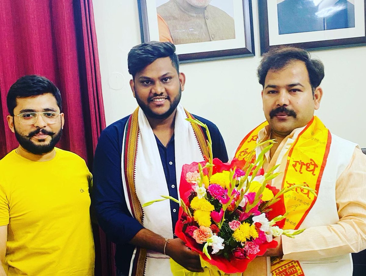 pankaj kudiya (@pankajkudiyabjp) on Twitter photo केंद्रीय कृषि मंत्री <a href="/nstomar/">Narendra Singh Tomar</a> जी (भारत सरकार) के सुपुत्र बड़े भैया आदरणीय श्री देवेन्द्र प्रताप सिंह तोमर जी से शिष्टाचार भेंट करि छोटे भाई @Aryansharmabjp0 ने ओर #स्वर्गीय <a href="/Sandeepbjpdelhi/">Sandeep Shukla Official</a> जी टीम ने
#पंकज_कुड़िया
@kudiya_pankaj केंद्रीय कृषि मंत्री <a href="/nstomar/">Narendra Singh Tomar</a> जी (भारत सरकार) के सुपुत्र बड़े भैया आदरणीय श्री देवेन्द्र प्रताप सिंह तोमर जी से शिष्टाचार भेंट करि छोटे भाई @Aryansharmabjp0 ने ओर #स्वर्गीय <a href="/Sandeepbjpdelhi/">Sandeep Shukla Official</a> जी टीम ने
#पंकज_कुड़िया
@kudiya_pankaj