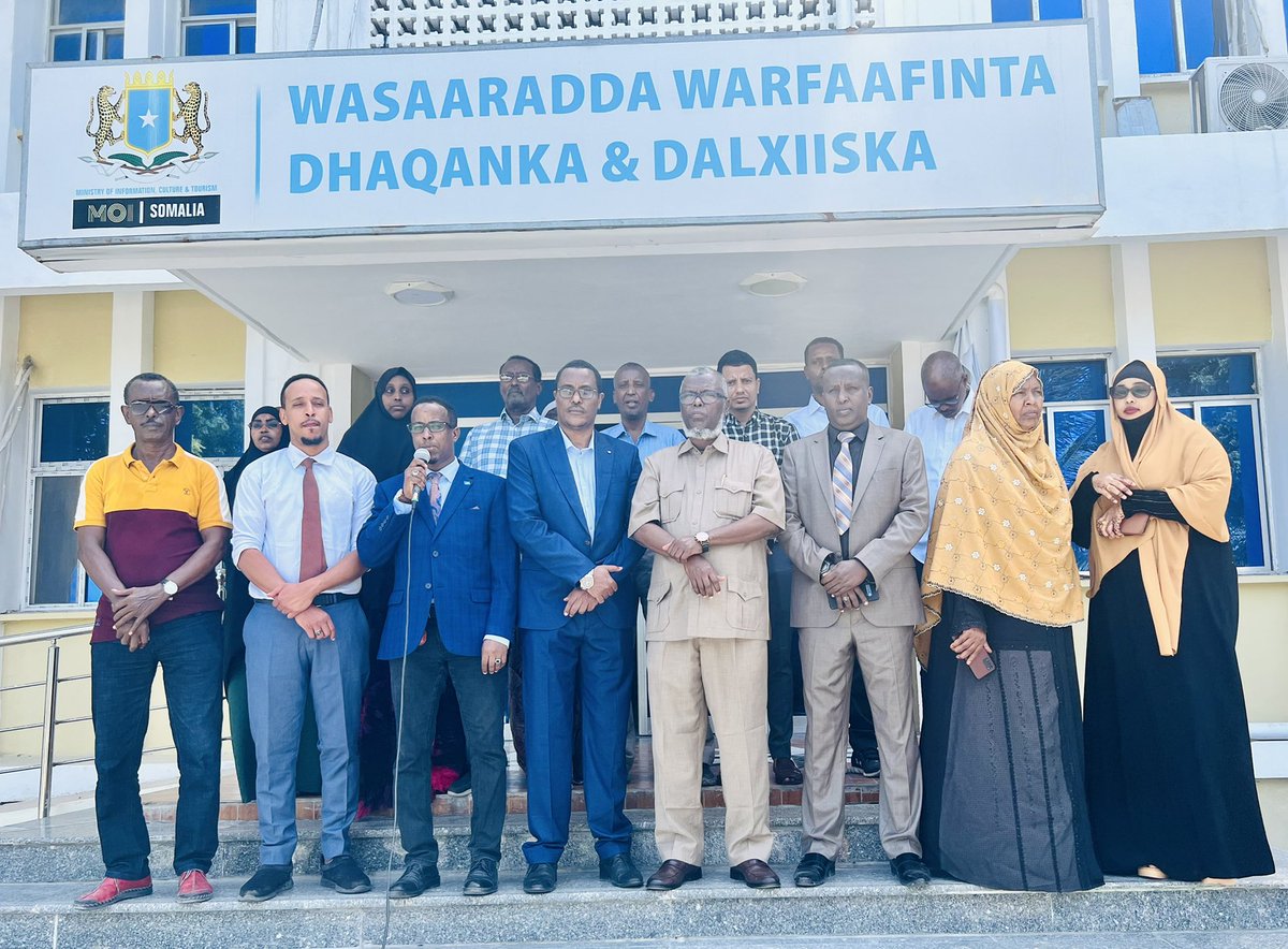TheNationalCiv2's tweet photo. GUDDIGA QARANKA EE SHAQAALAHA RAYIDKA DOWLADDA AYAA MAANTA BILLAABAY WEJIGA 1-AAD EE DHAQANGELINTA ISTICMAALKA AALADDA SUUL-SAARKA SHAQAALAHA RAYIDKA DOWLADDA Barnaamikaan Suul saarka ayaa loogu gol leeyahay in lagu xaqiijiyo shaqo-galka &amp; shaqo ku negaanshaha hay’adaha. https://t.co/T1sOA5CgCS